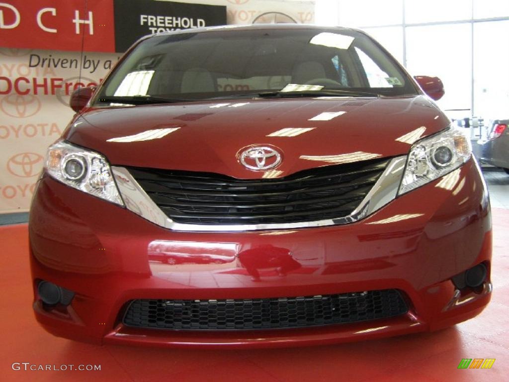 2011 Sienna LE - Salsa Red Pearl / Bisque photo #2