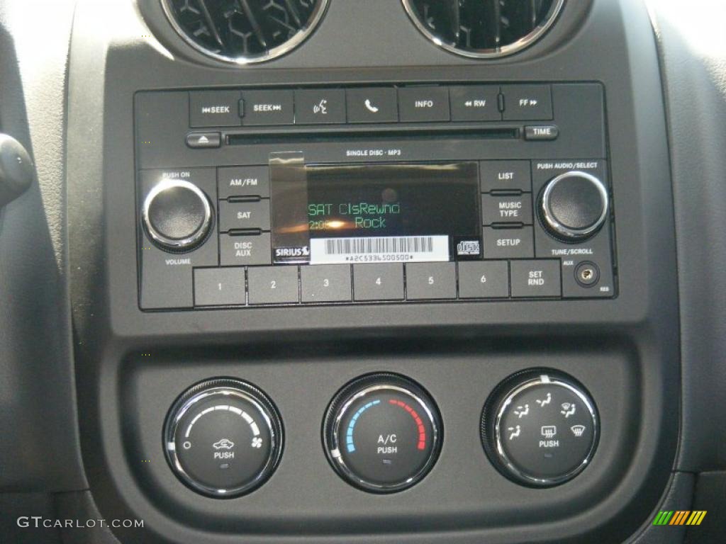 2011 Jeep Patriot Latitude 4x4 Controls Photo #47788716
