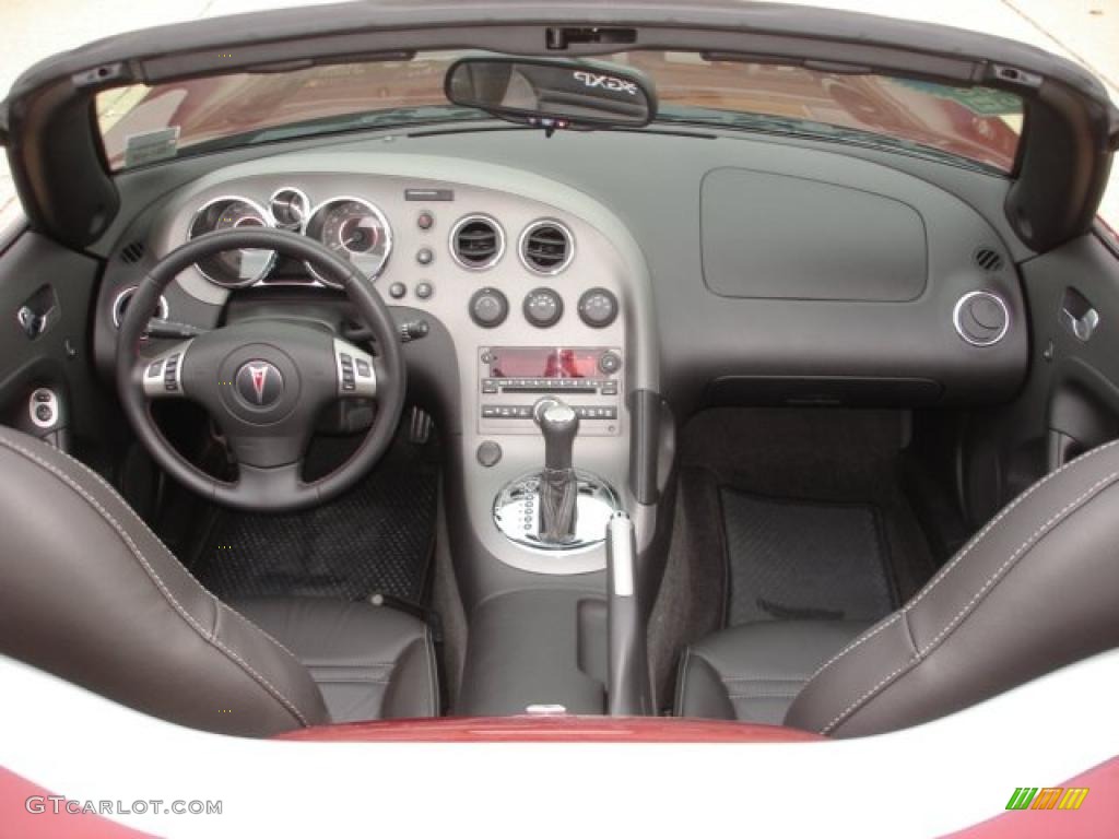 2009 Pontiac Solstice GXP Roadster Ebony Dashboard Photo #47789157