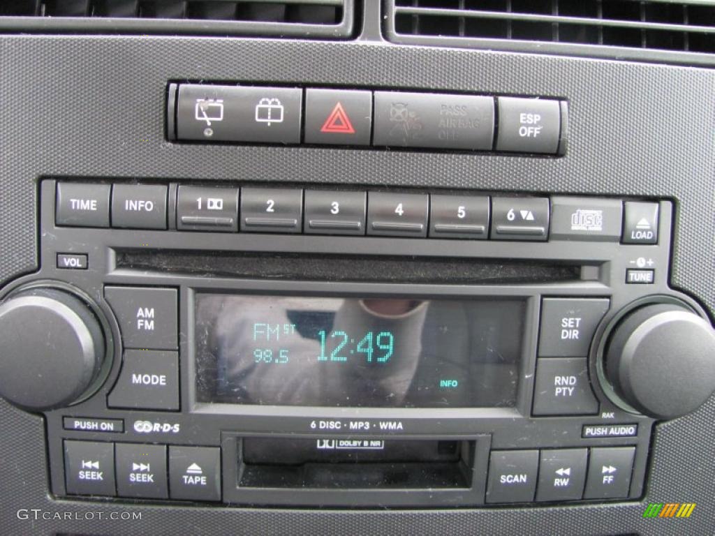 2005 Dodge Magnum SXT AWD Controls Photo #47791233
