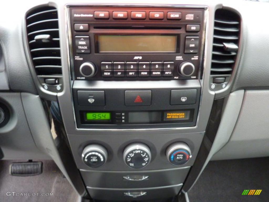 2008 Kia Sorento EX 4x4 Controls Photo #47793646