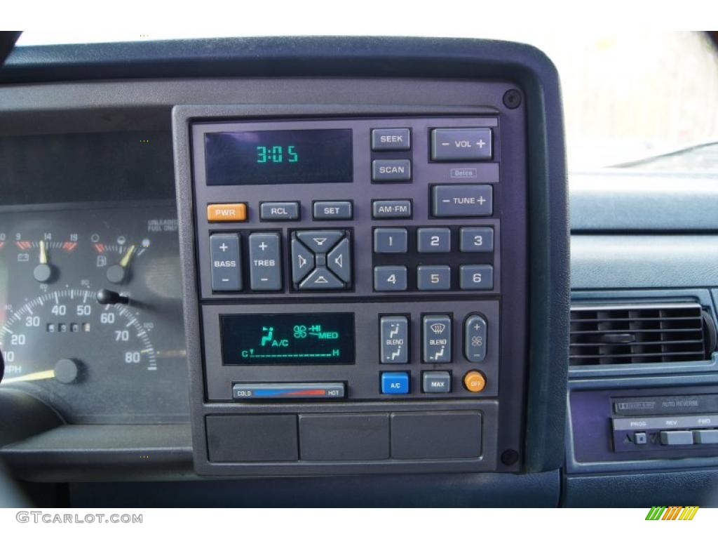 1994 Chevrolet C/K K1500 Z71 Regular Cab 4x4 Controls Photo #47794378