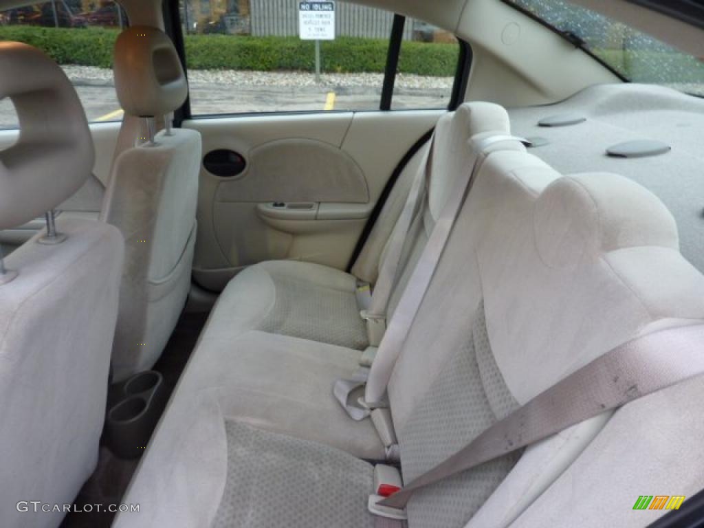 2004 ION 3 Sedan - Rain Forest Green / Tan photo #13