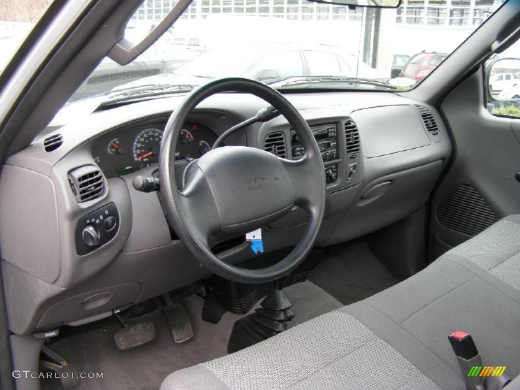 2002 F150 XL Regular Cab 4x4 - Silver Metallic / Medium Graphite photo #10