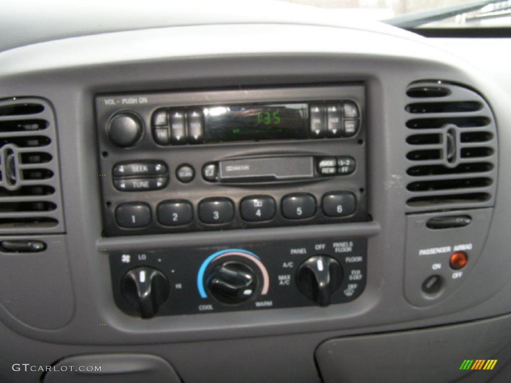 2002 F150 XL Regular Cab 4x4 - Silver Metallic / Medium Graphite photo #13