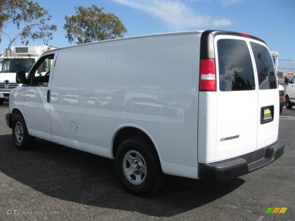 2007 Express 1500 Cargo Van - Summit White / Neutral photo #4