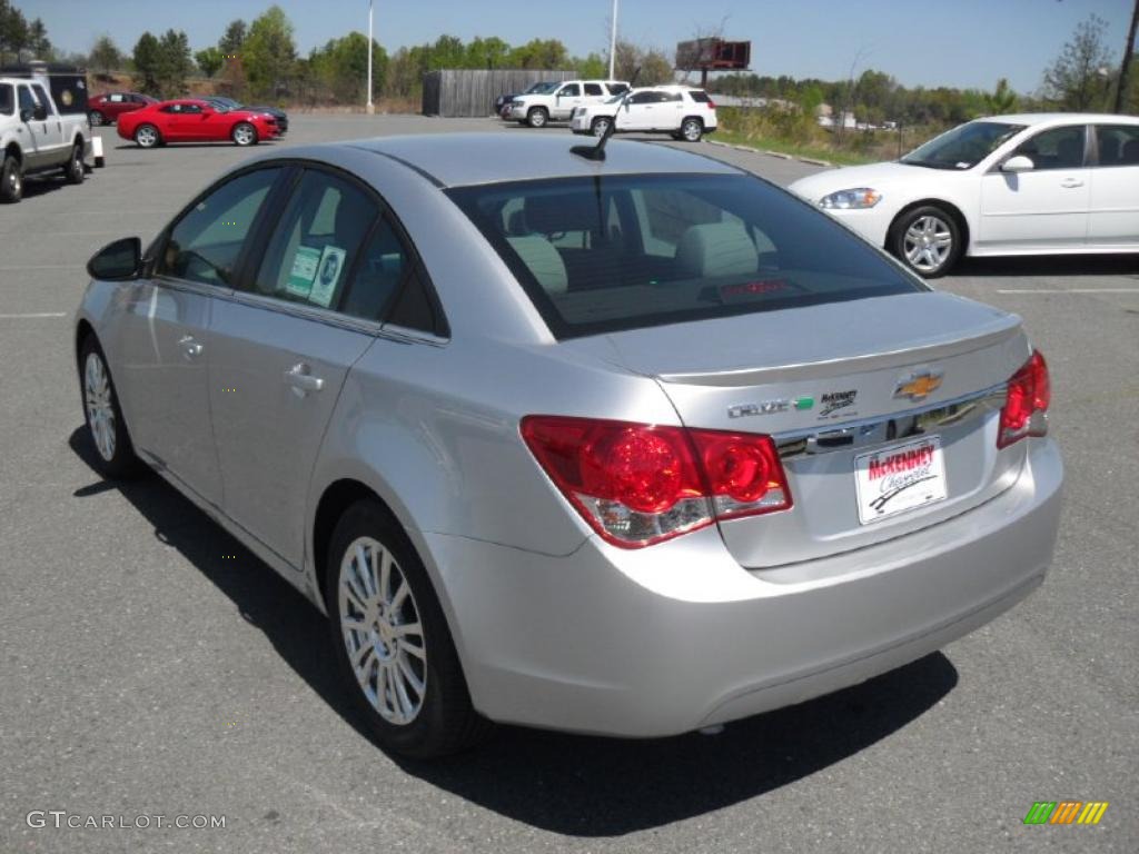 2011 Cruze ECO - Silver Ice Metallic / Medium Titanium photo #2