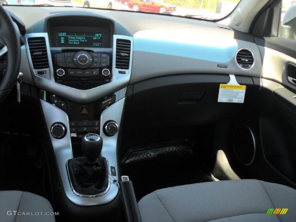 2011 Cruze ECO - Silver Ice Metallic / Medium Titanium photo #16