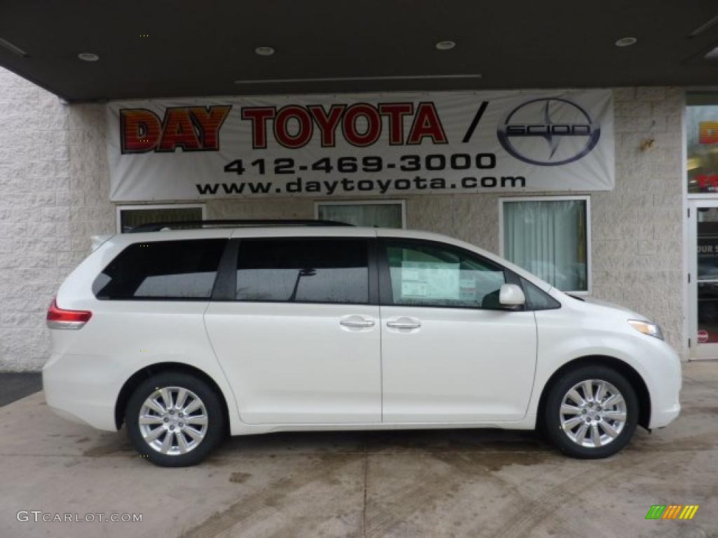 Blizzard White Pearl Toyota Sienna