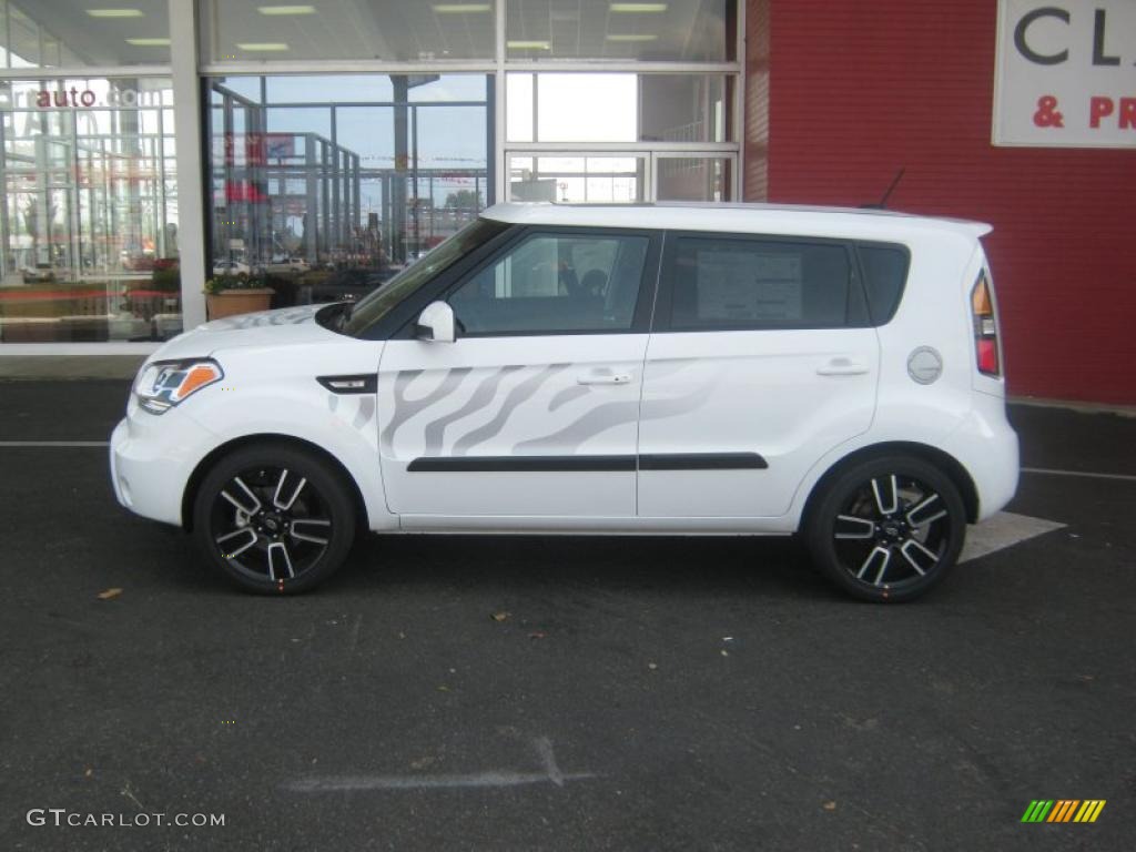 2011 Soul White Tiger Special Edition - Clear White/Grey Graphics / Black Leather photo #2