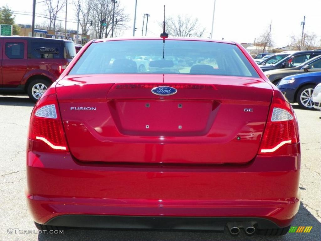 2010 Fusion SE - Red Candy Metallic / Charcoal Black photo #19