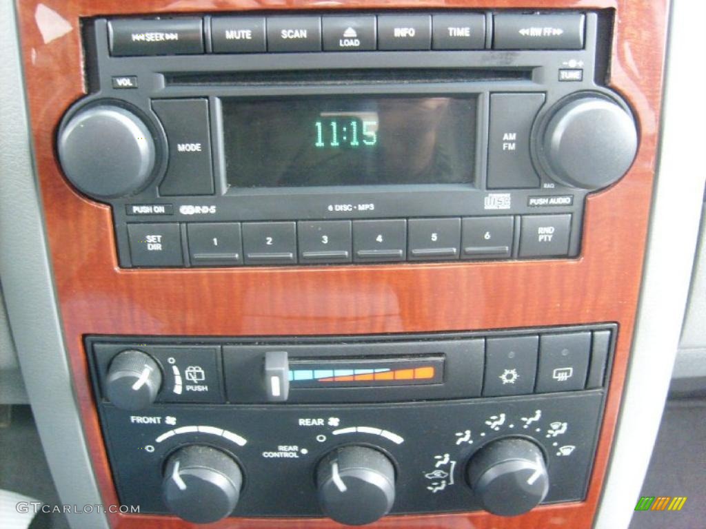 2005 Dodge Durango SLT 4x4 Controls Photo #47808684