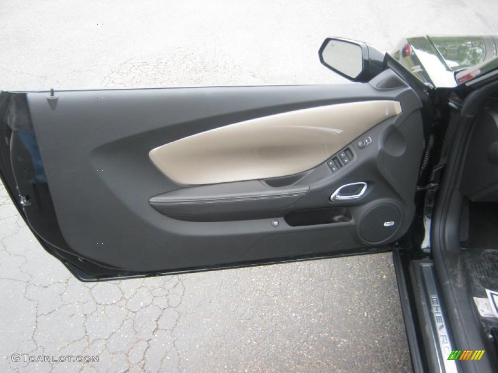 2011 Chevrolet Camaro SS/RS Convertible Beige Door Panel Photo #47811350
