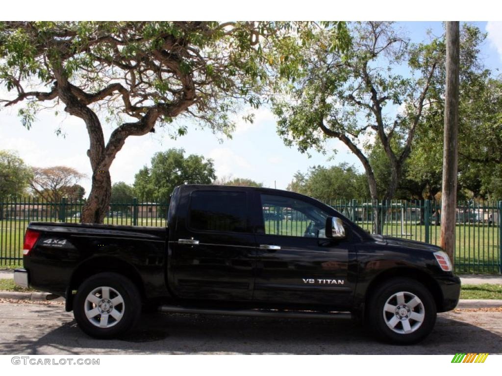 2006 Titan LE Crew Cab 4x4 - Galaxy Black / Graphite/Titanium photo #10