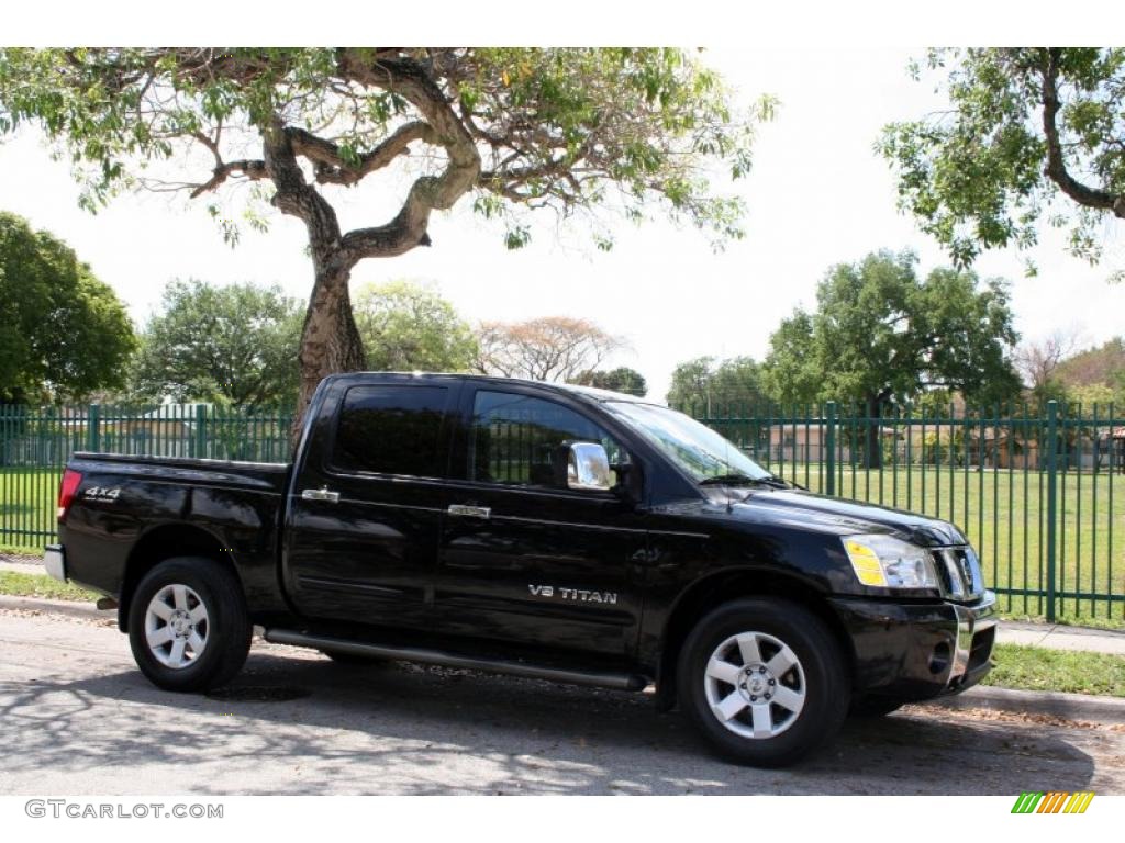 2006 Titan LE Crew Cab 4x4 - Galaxy Black / Graphite/Titanium photo #12