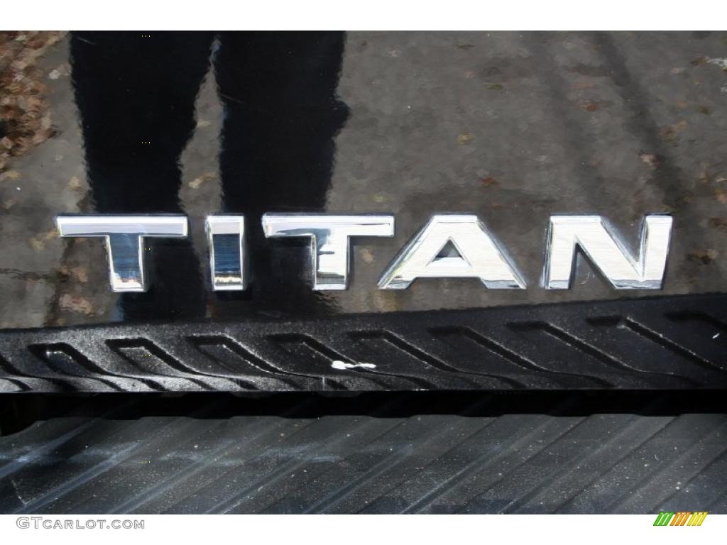 2006 Titan LE Crew Cab 4x4 - Galaxy Black / Graphite/Titanium photo #31