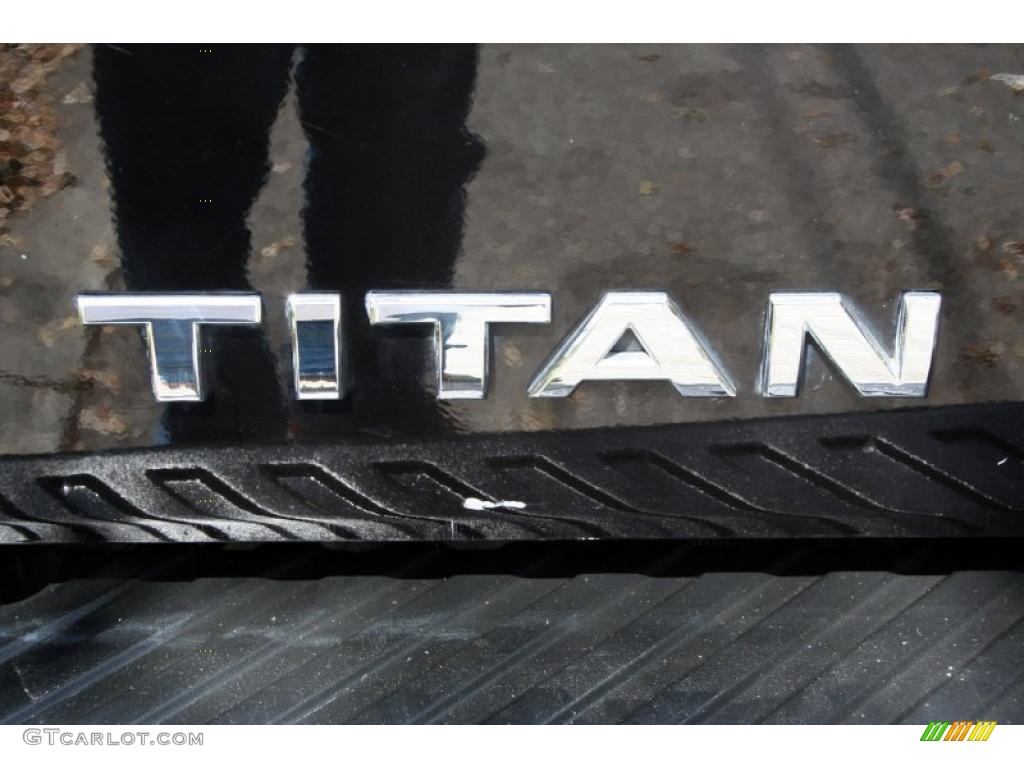 2006 Titan LE Crew Cab 4x4 - Galaxy Black / Graphite/Titanium photo #32