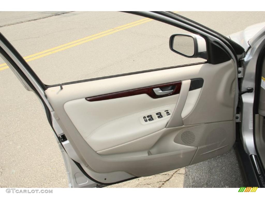2004 Volvo S60 2.5T Taupe/Light Taupe Door Panel Photo #47814557