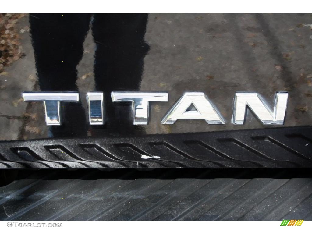 2006 Titan LE Crew Cab 4x4 - Galaxy Black / Graphite/Titanium photo #104