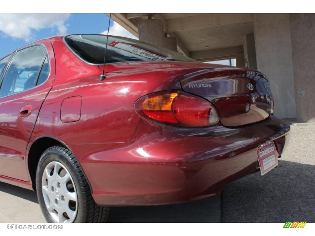 2000 Elantra GLS Sedan - Wind Rose Red / Gray photo #17