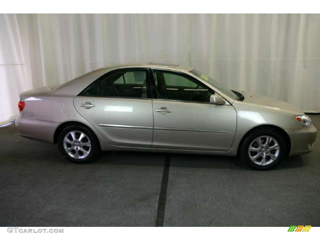 2005 Camry XLE V6 - Beige / Taupe photo #2