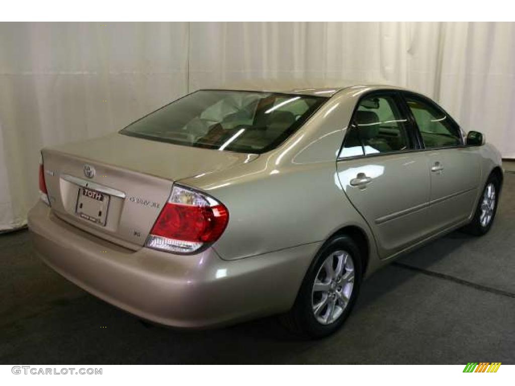 2005 Camry XLE V6 - Beige / Taupe photo #3