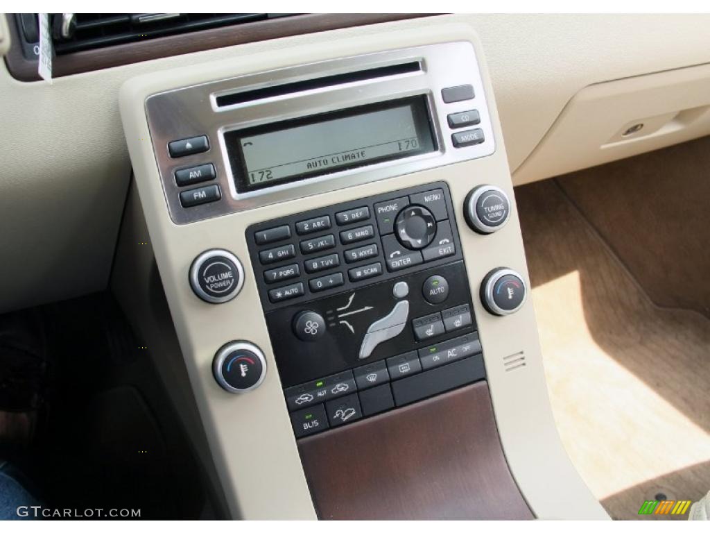 2010 Volvo XC70 3.2 AWD Controls Photo #47815418
