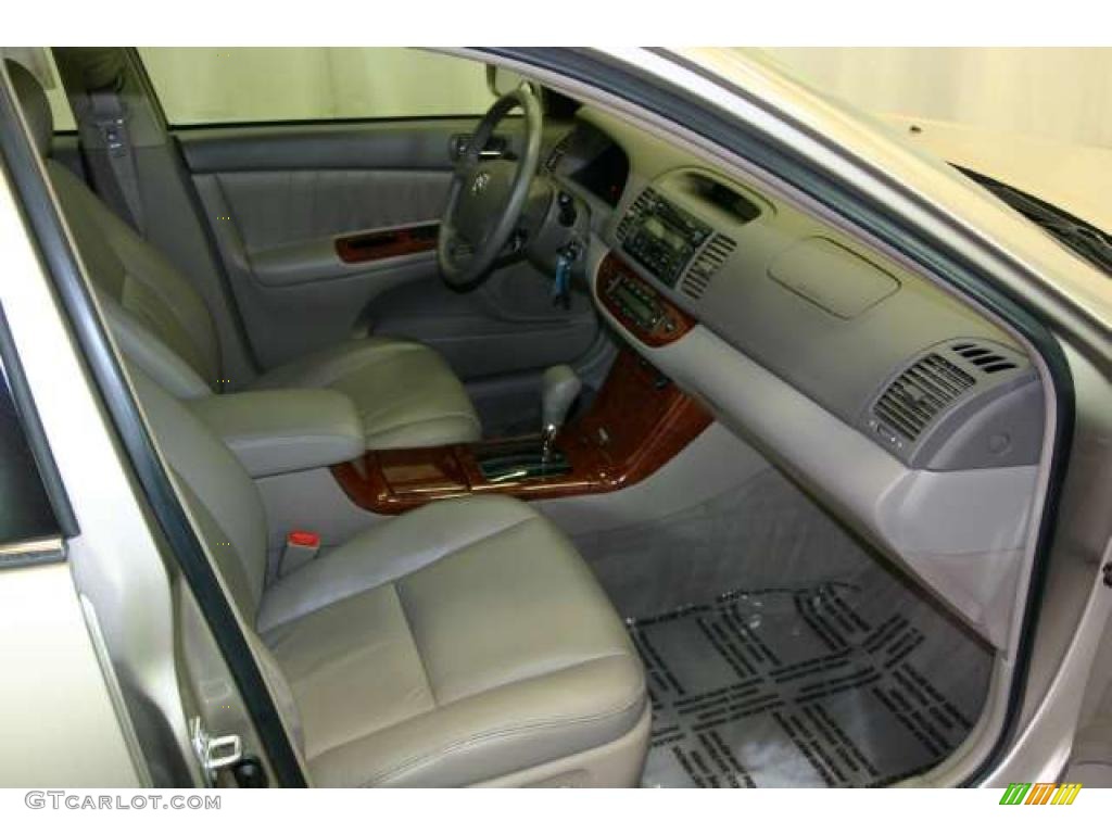 2005 Camry XLE V6 - Beige / Taupe photo #17