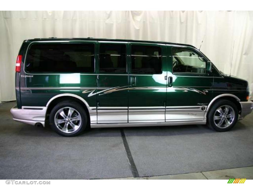 2005 Savana Van 1500 Passenger Conversion - Polo Green Metallic / Neutral photo #2