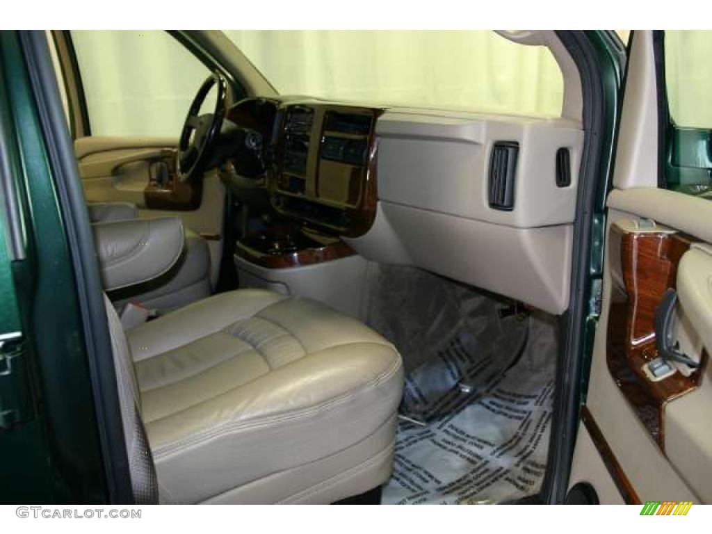 2005 Savana Van 1500 Passenger Conversion - Polo Green Metallic / Neutral photo #26