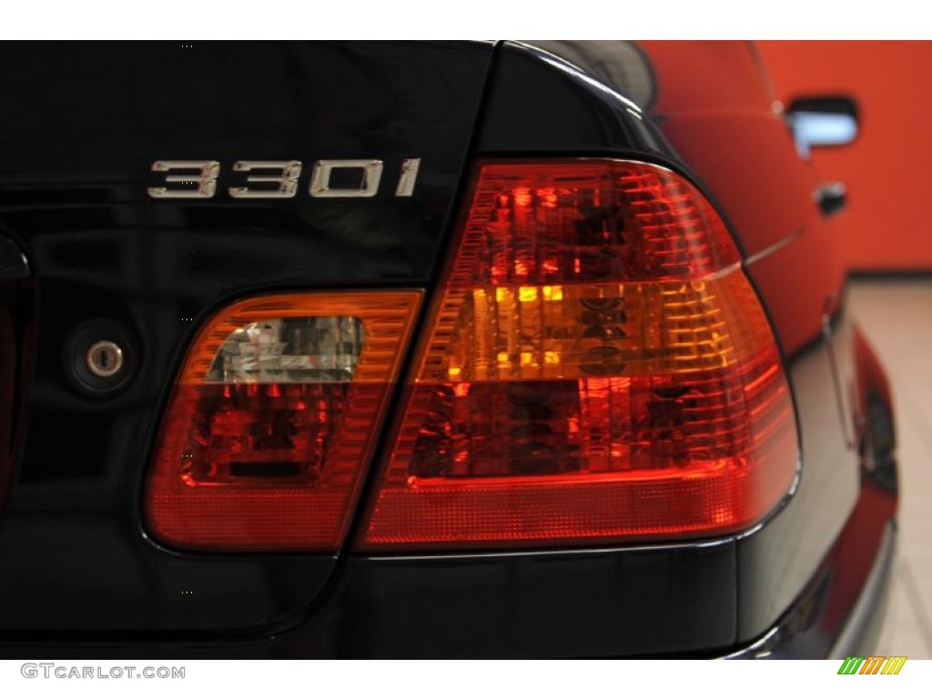 2003 3 Series 330i Sedan - Jet Black / Grey photo #16
