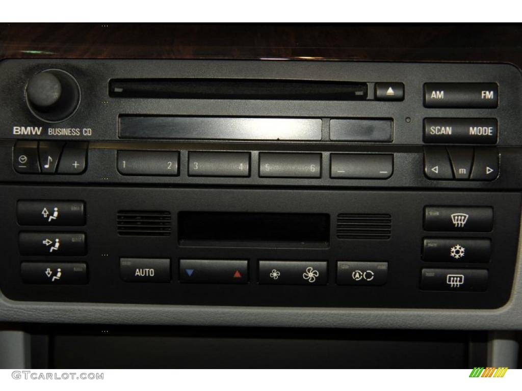 2003 3 Series 330i Sedan - Jet Black / Grey photo #28