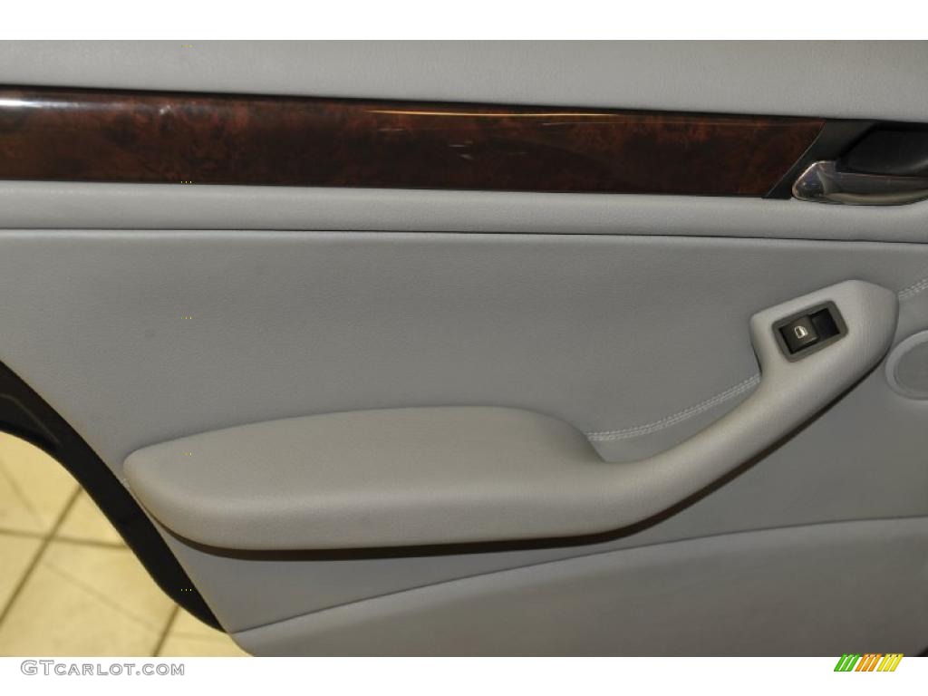 2003 3 Series 330i Sedan - Jet Black / Grey photo #36