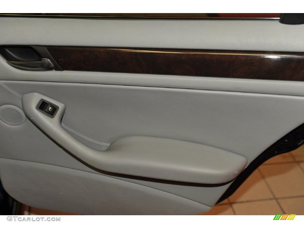 2003 3 Series 330i Sedan - Jet Black / Grey photo #41
