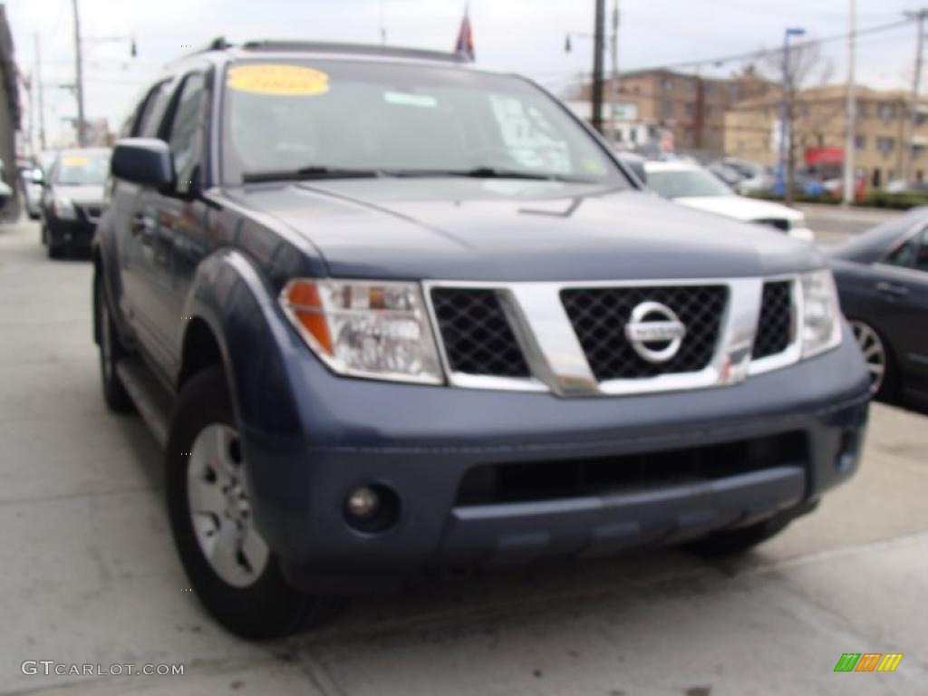 2005 Pathfinder SE 4x4 - Silverton Blue Pearl / Desert photo #1