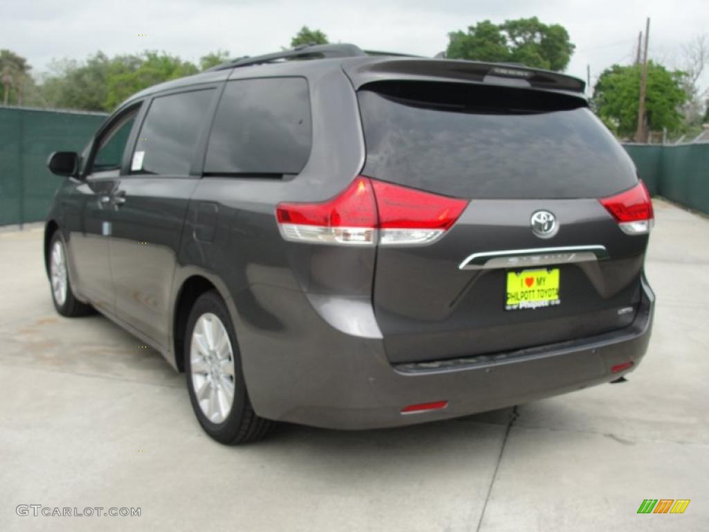 2011 Sienna Limited - Predawn Gray Mica / Light Gray photo #5