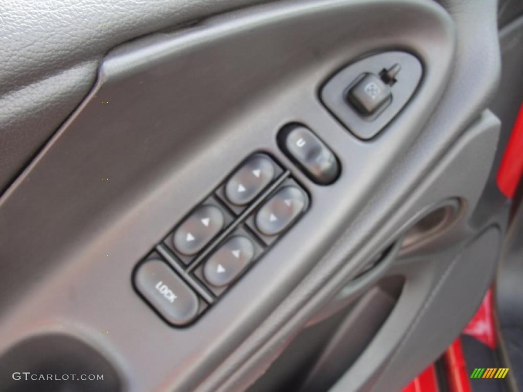 2003 Mustang V6 Convertible - Torch Red / Dark Charcoal photo #39