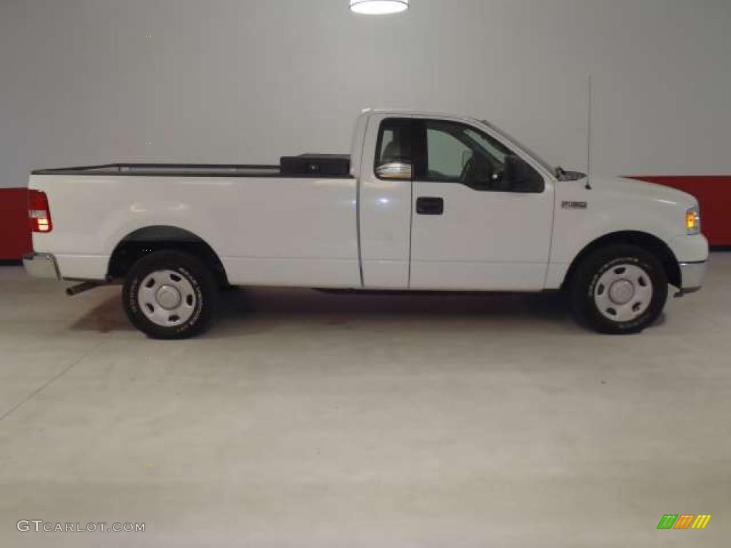 2004 F150 XL Regular Cab - Oxford White / Dark Flint photo #2