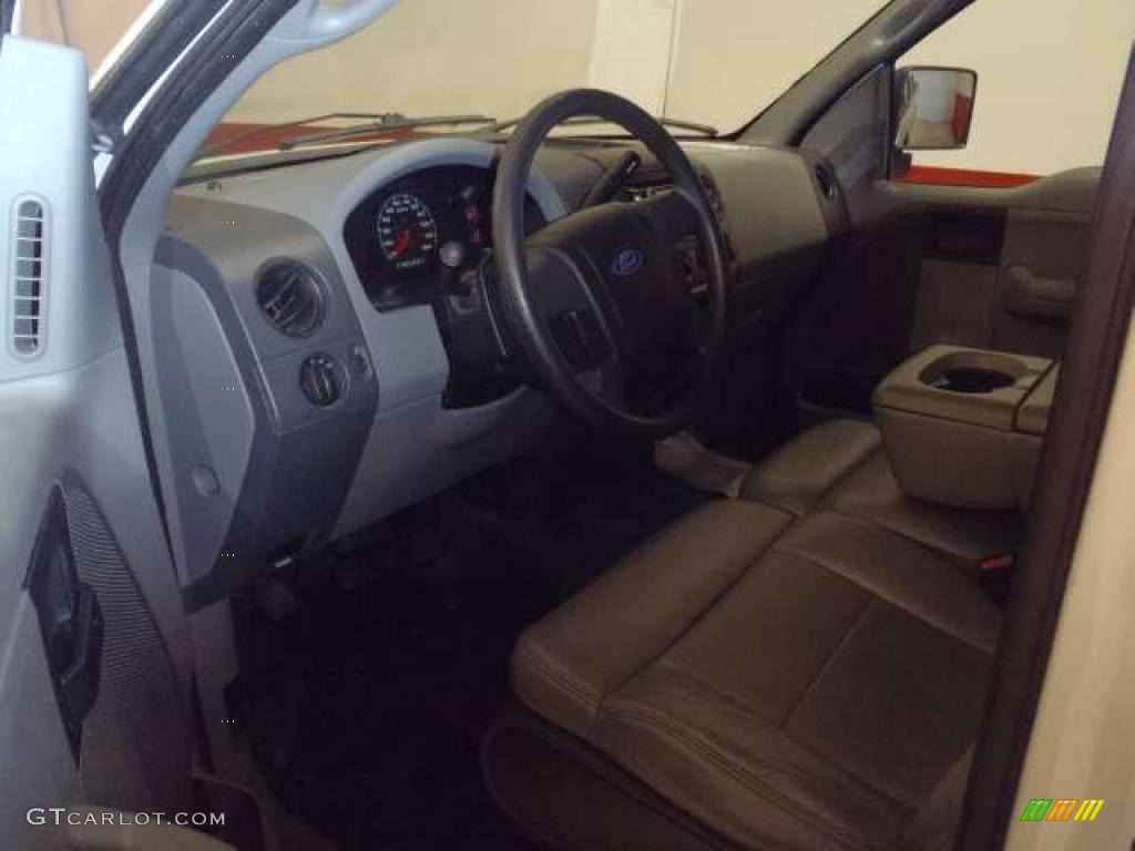 2004 F150 XL Regular Cab - Oxford White / Dark Flint photo #8