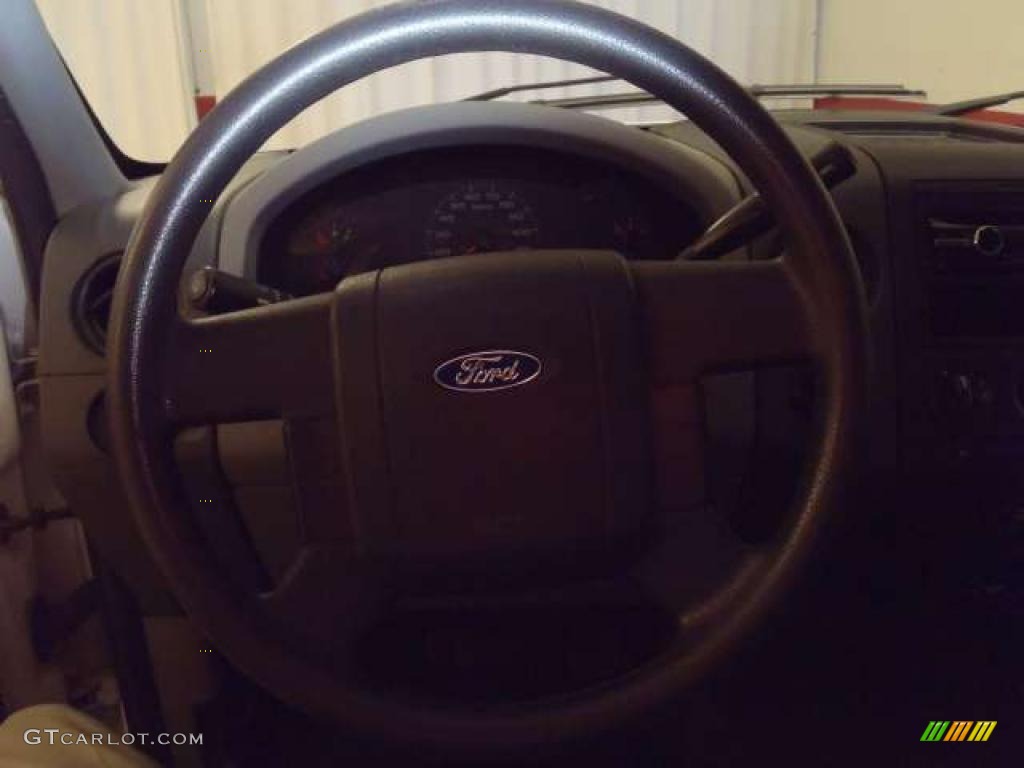 2004 F150 XL Regular Cab - Oxford White / Dark Flint photo #11
