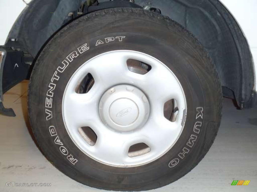 2004 F150 XL Regular Cab - Oxford White / Dark Flint photo #17