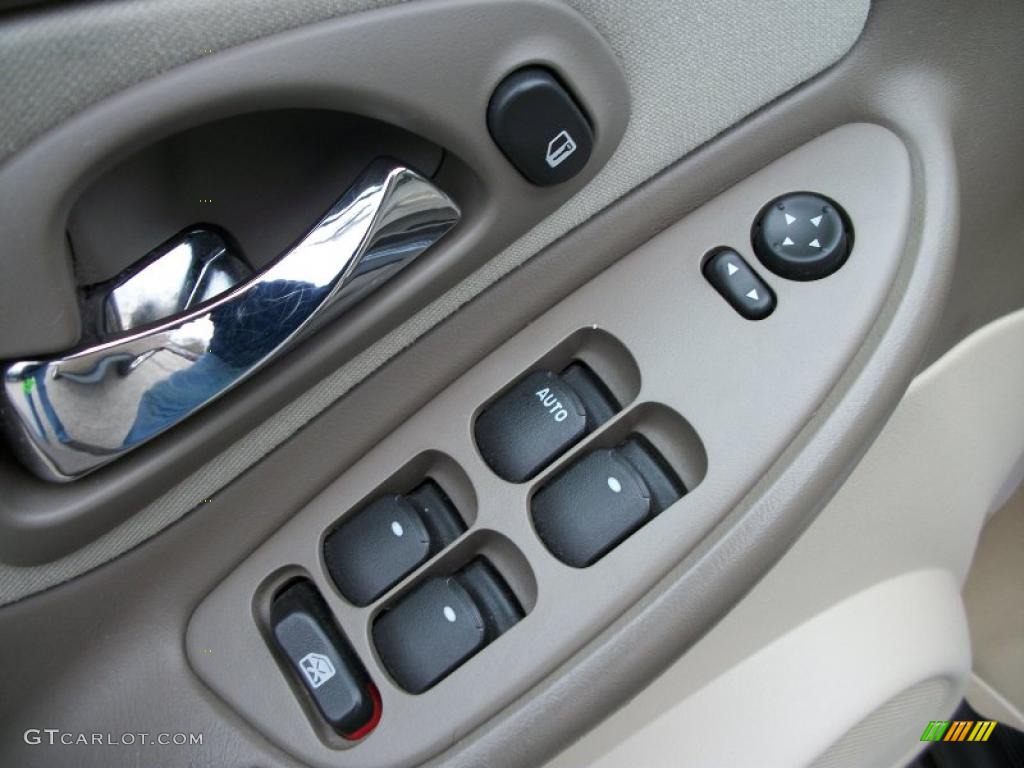 2005 Chevrolet Malibu Maxx LS Wagon Controls Photo #47835287
