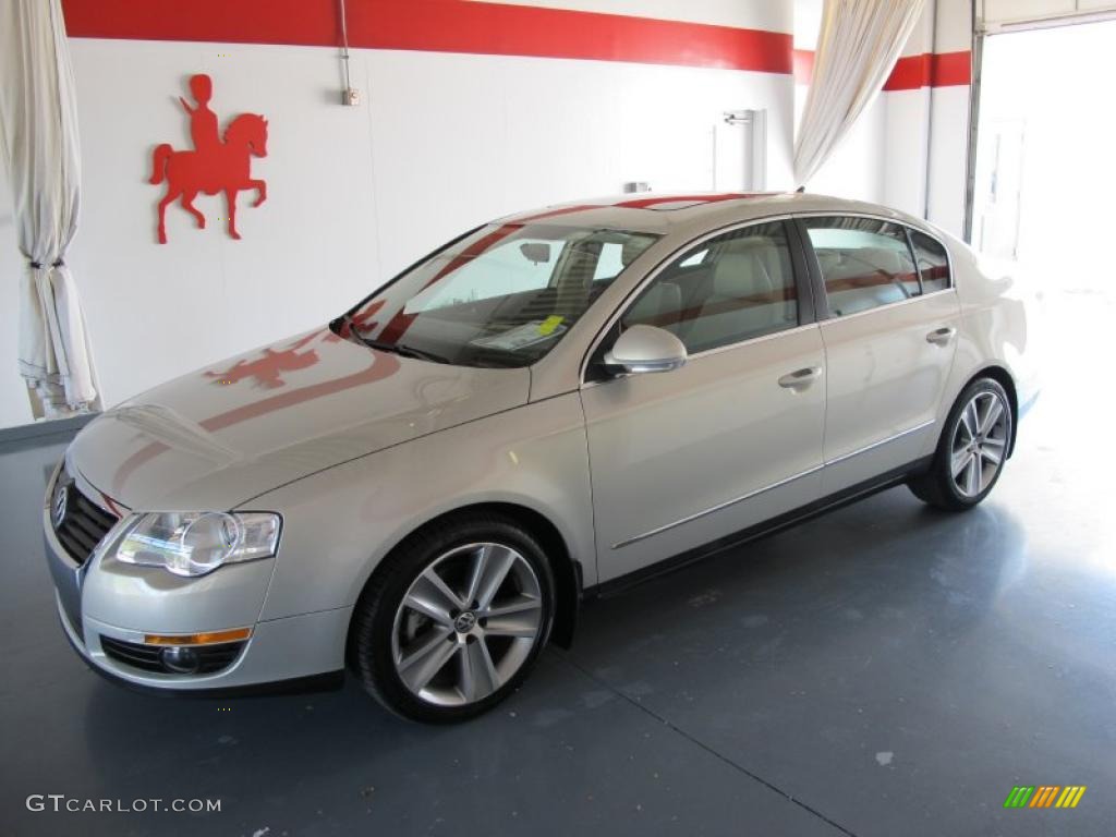 2010 Passat Komfort Sedan - White Gold Metallic / Cornsilk Beige photo #1