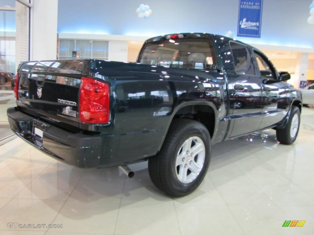 2011 Dakota Big Horn Crew Cab - Hunter Green Pearlcoat / Dark Slate Gray/Medium Slate Gray photo #5