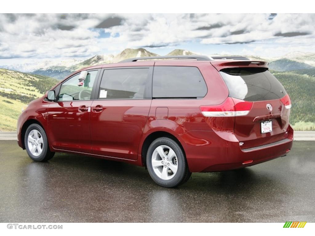 2011 Sienna LE - Salsa Red Pearl / Light Gray photo #3