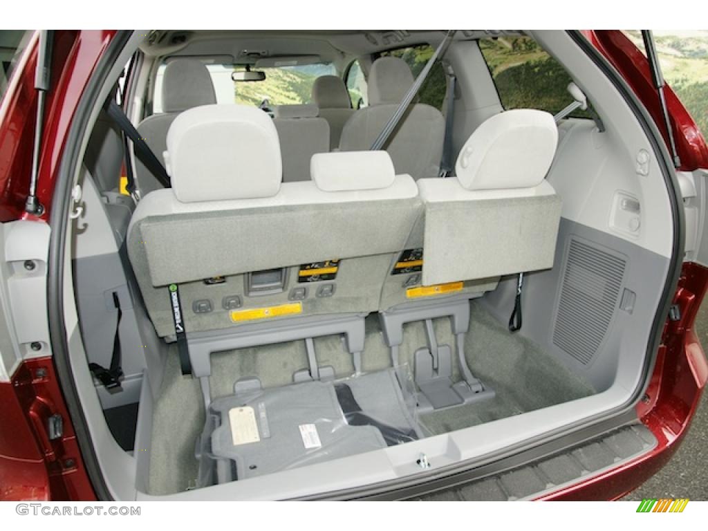 2011 Sienna LE - Salsa Red Pearl / Light Gray photo #10