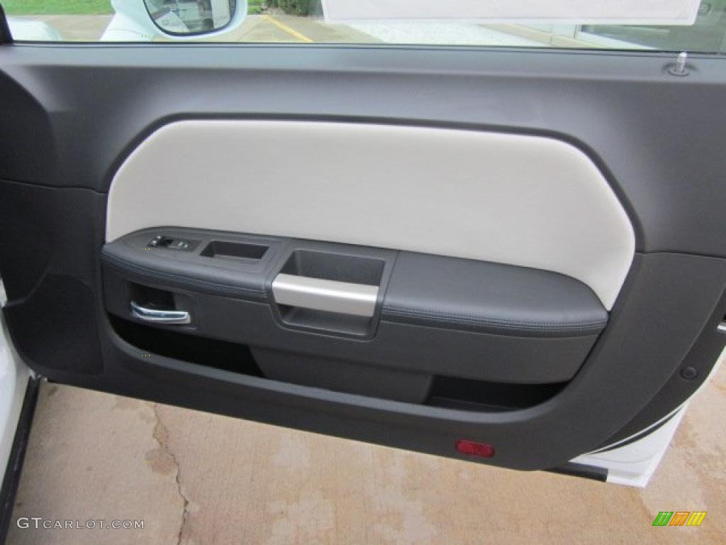 2011 Dodge Challenger SRT8 392 Inaugural Edition Pearl White/Blue Door Panel Photo #47844089