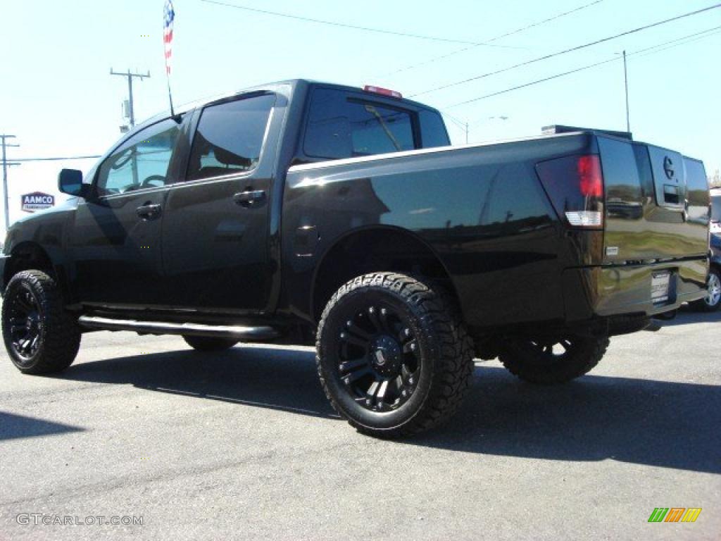 2009 Titan SE Crew Cab - Galaxy Black / Charcoal photo #4