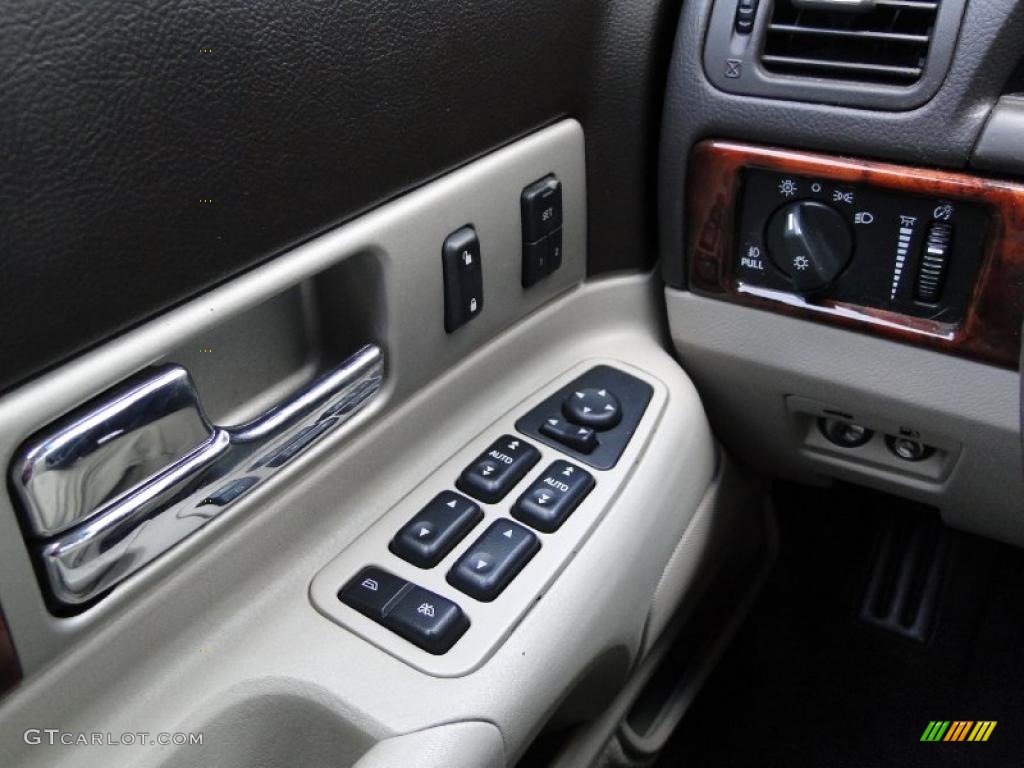 2003 Lincoln LS V8 Controls Photo #47849159