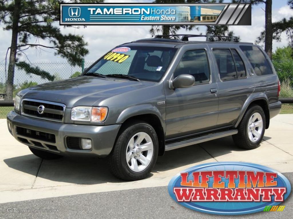 2004 Pathfinder LE Platinum - Platinum Metallic / Charcoal photo #1